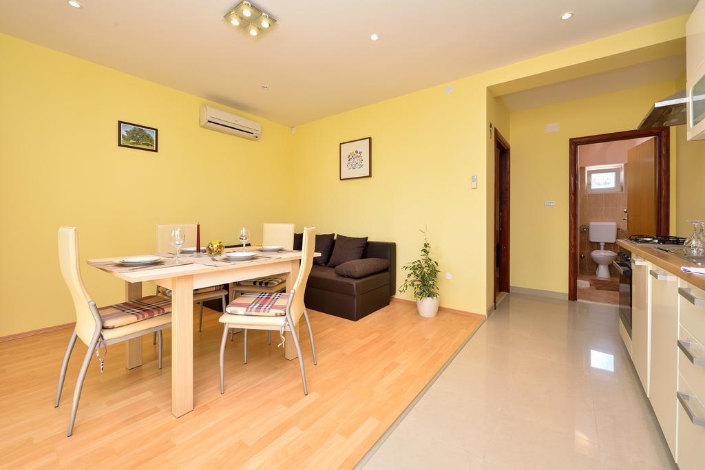 Apartments Mate Turanj Exterior photo