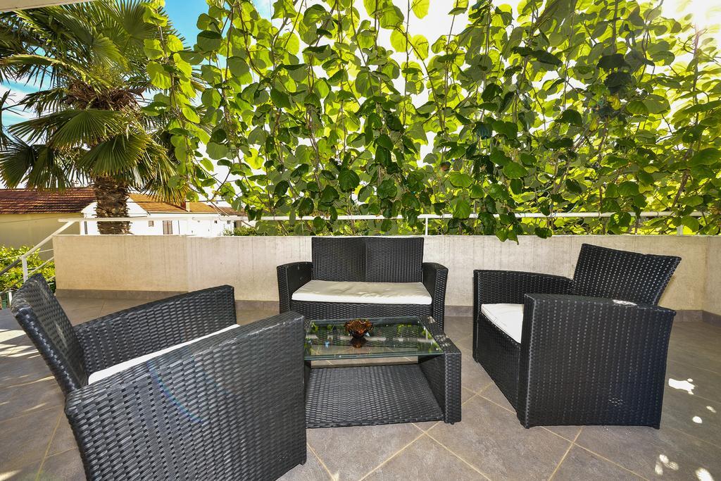 Apartments Mate Turanj Exterior photo