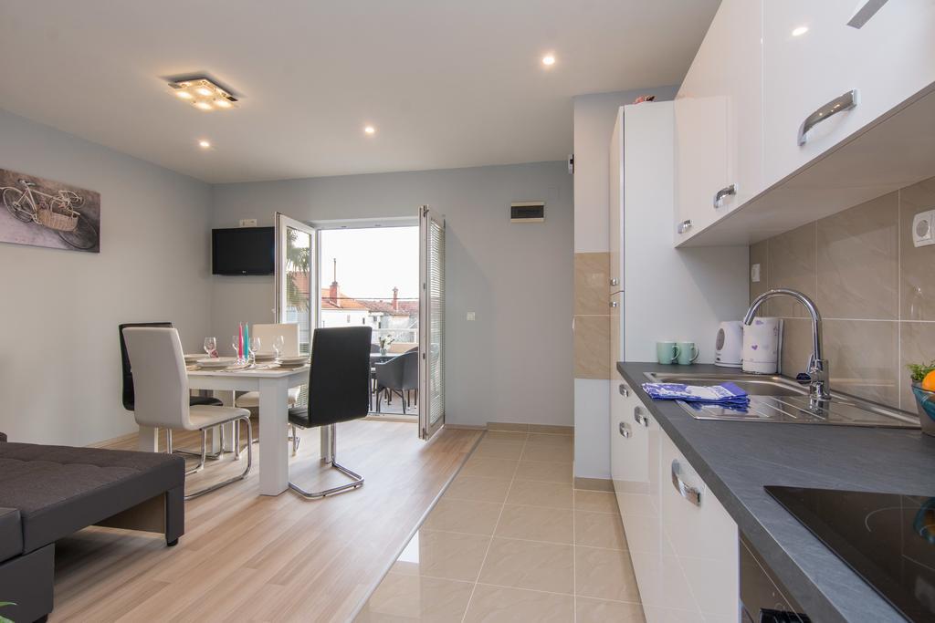 Apartments Mate Turanj Exterior photo