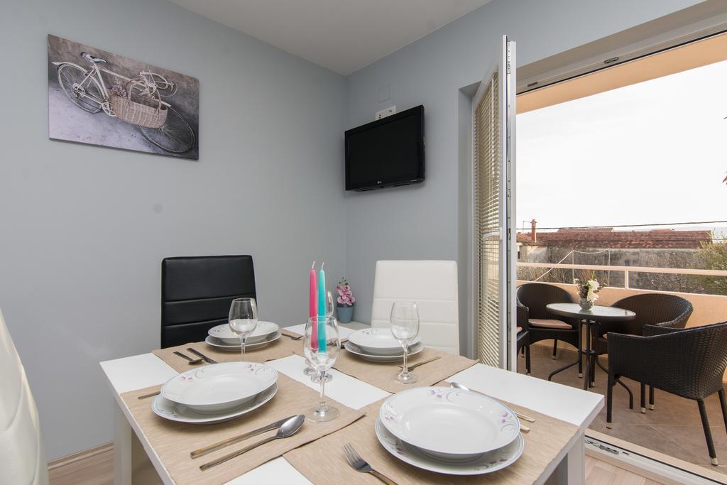 Apartments Mate Turanj Exterior photo